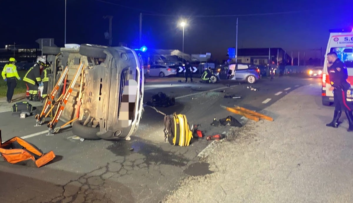 Basiliano. Scontro tra due auto, una si ribalta: quattro persone trasportate in ospedale -