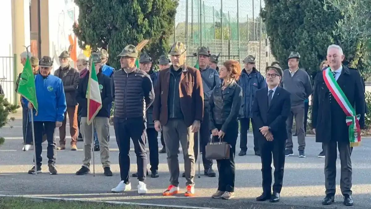 Una mattinata di emozioni a Vallenoncello: gli Alpini protagonisti della memoria civica -