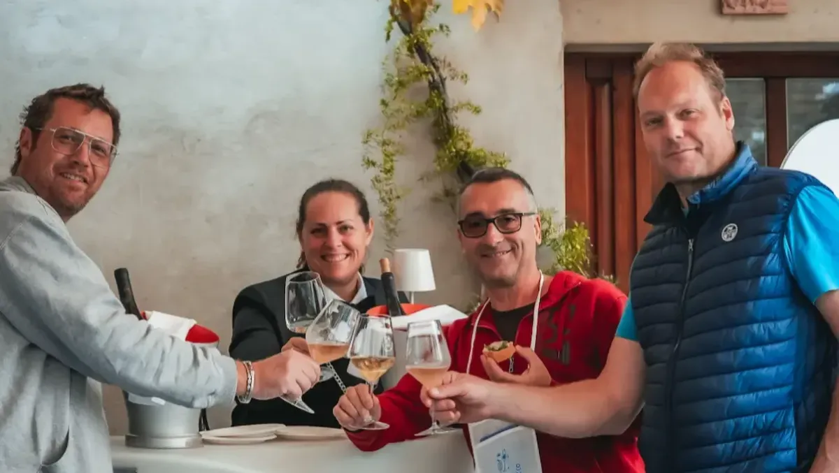 Tra vini del Collio e cicchetti gourmet: grande successo a Grado per “Le Calli di Bacco” -