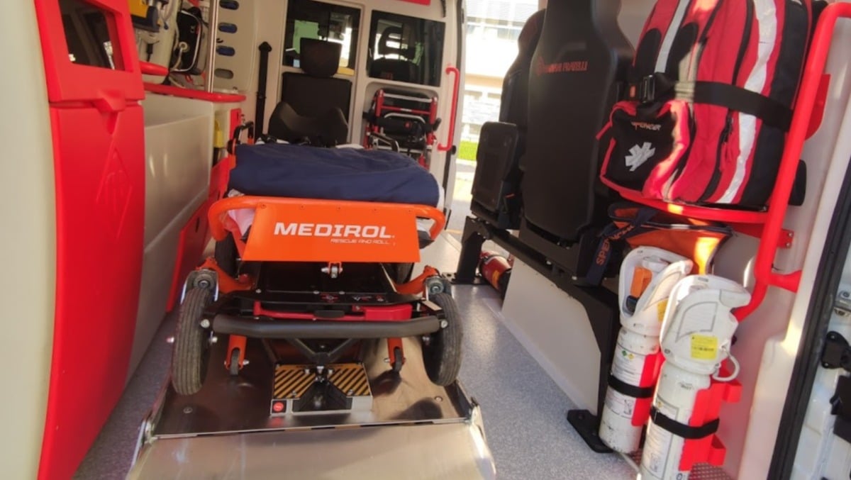 Incidente in mountain bike, la ruota anteriore si blocca: 45enne sbatte il volto a terra -