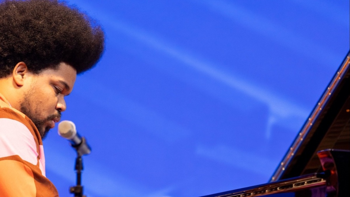 Amaro Freitas porta il suo jazz visionario a Pordenone e Sesto al Reghena -