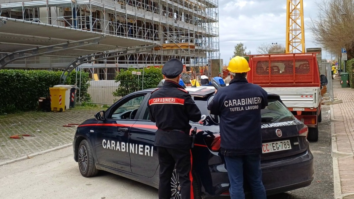 Clandestino pagato 150 euro al mese "a nero" in cantiere: imprenditore nei guai -