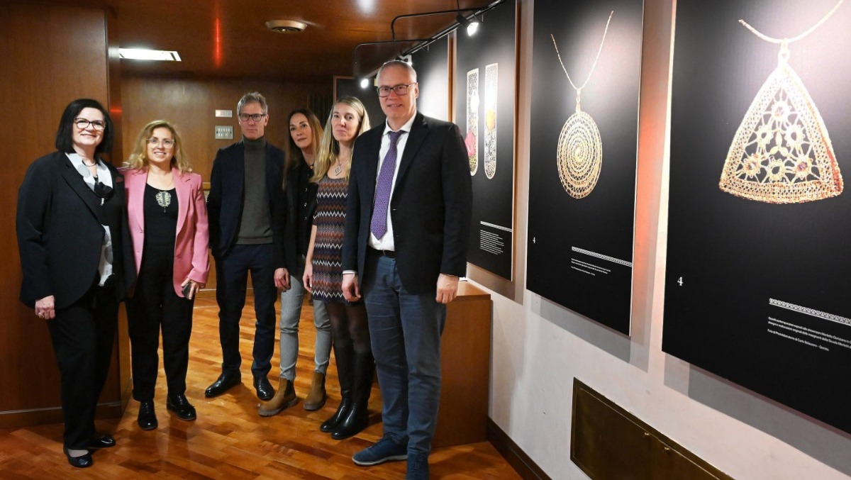 L'arte del merletto goriziano al Consiglio regionale: la mostra dedicata ai capolavori della tradizione - 