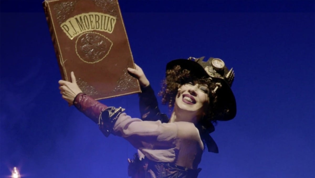 Veronica Pivetti conquista Gradisca con “L’inferiorità mentale della donna”: ironia e riflessione sul palco -