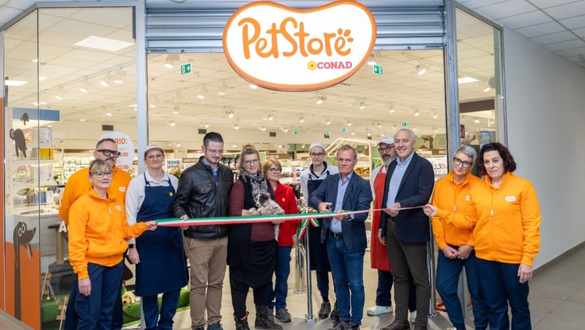 Cervignano, taglio del nastro per il Pet Store Conad: 350 mq dedicati alla cura degli animali -