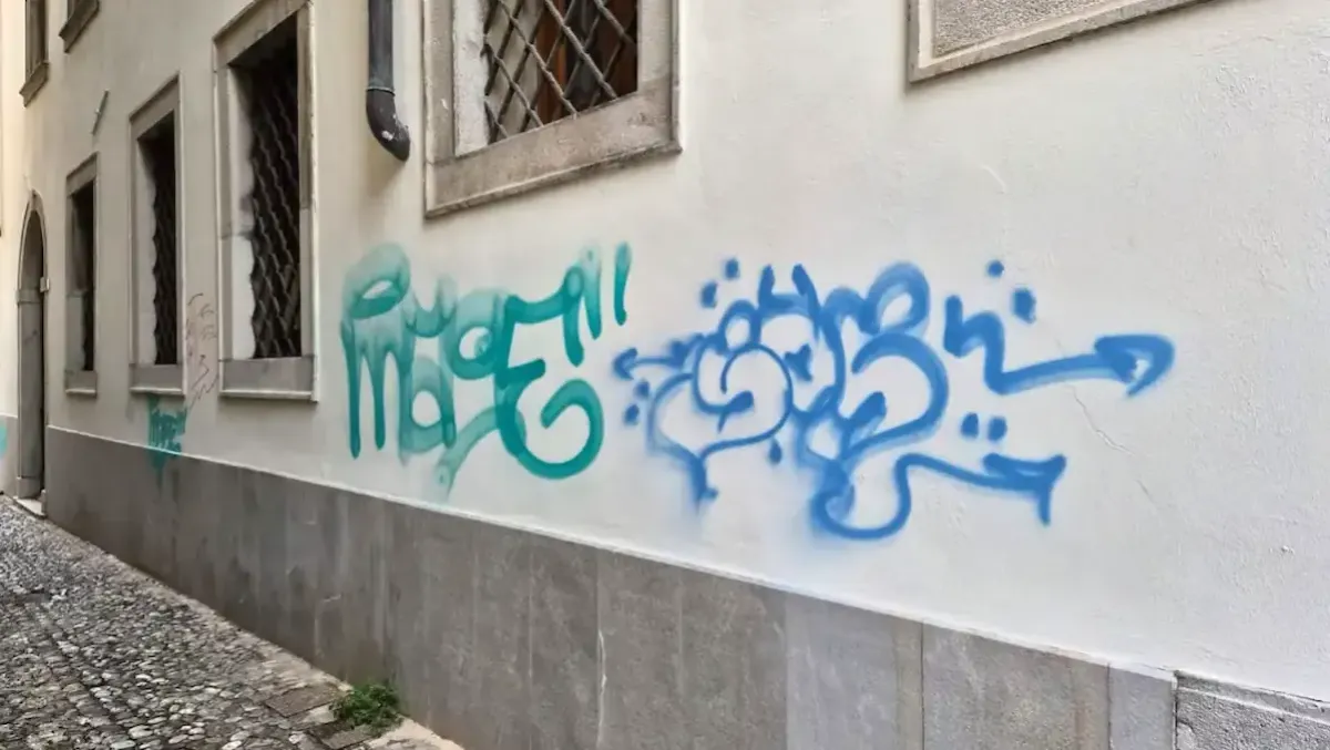Udine, palazzo Antonini Stringher vandalizzato: "Le telecamere ti hanno ripreso" -