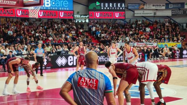 Basket, senza storia il derby del Nordest: la Reyer spazza via Trieste 102-66