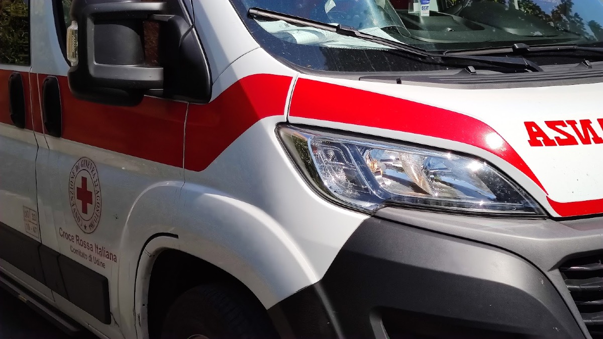 Camionista accosta per un malore e muore a 62 anni - 