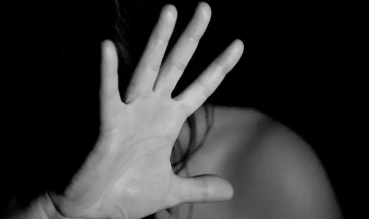 Minacce e insulti ai familiari, botte alla madre anziana e alla sorella: uomo in manette - 