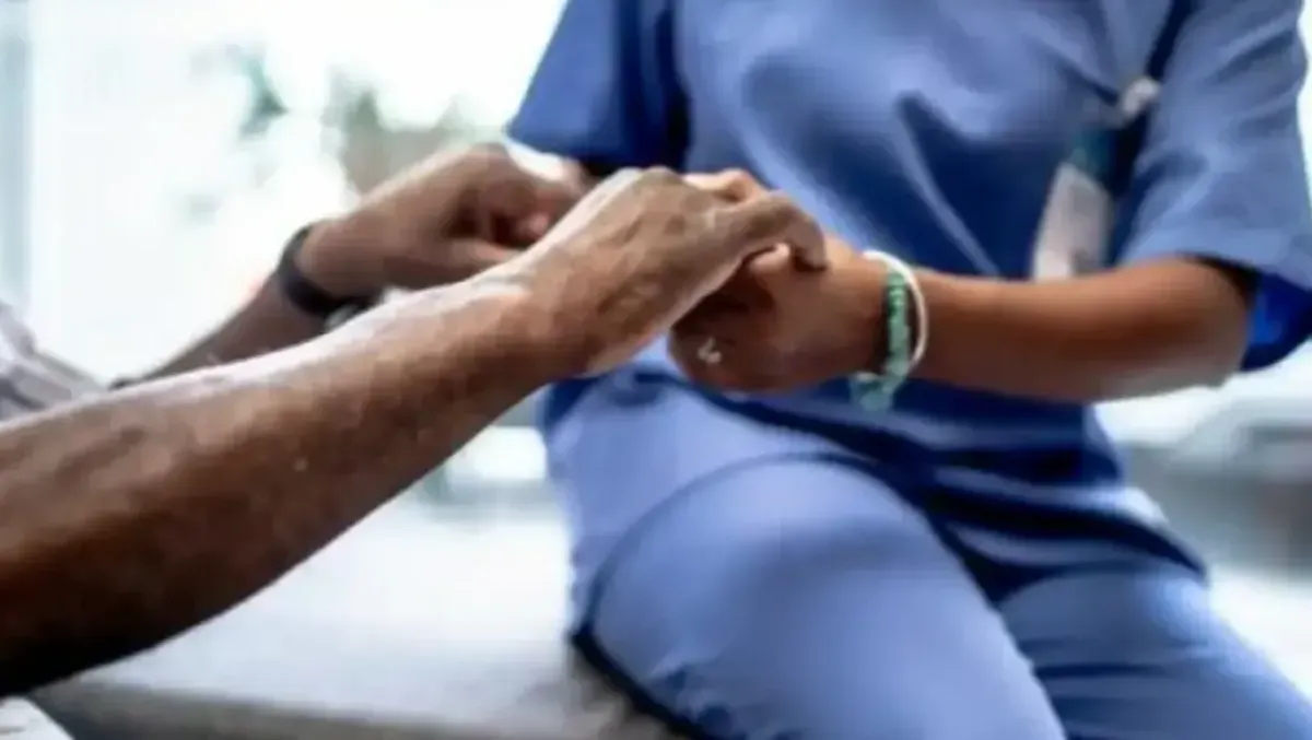 Scopre che il badante dei genitori aveva stuprato 8 anziane in casa di riposo: figlia sotto shock - 