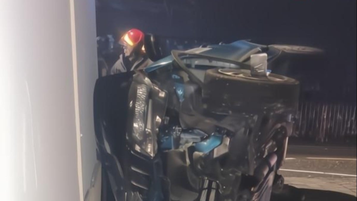 Perde il controllo dell’auto e finisce contro una casa: distrutta una colonnina del gas - 