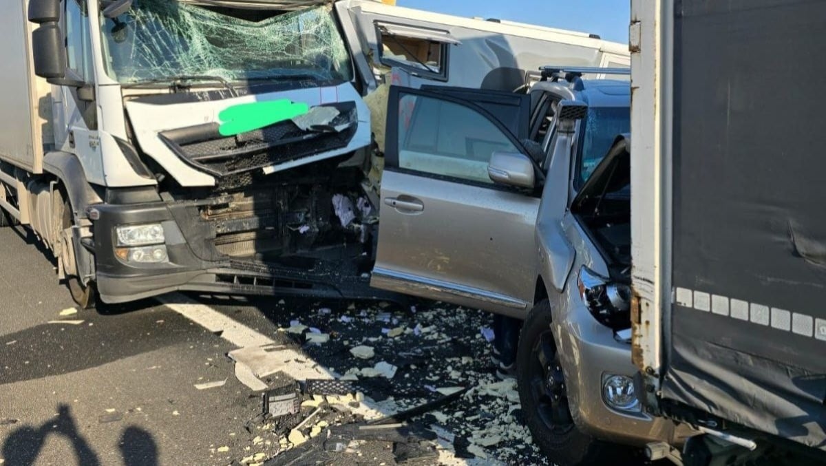 Tamponamento a catena in A13: auto rimane schiacciata tra due camion, grave una ragazza - Immagine di repertorio