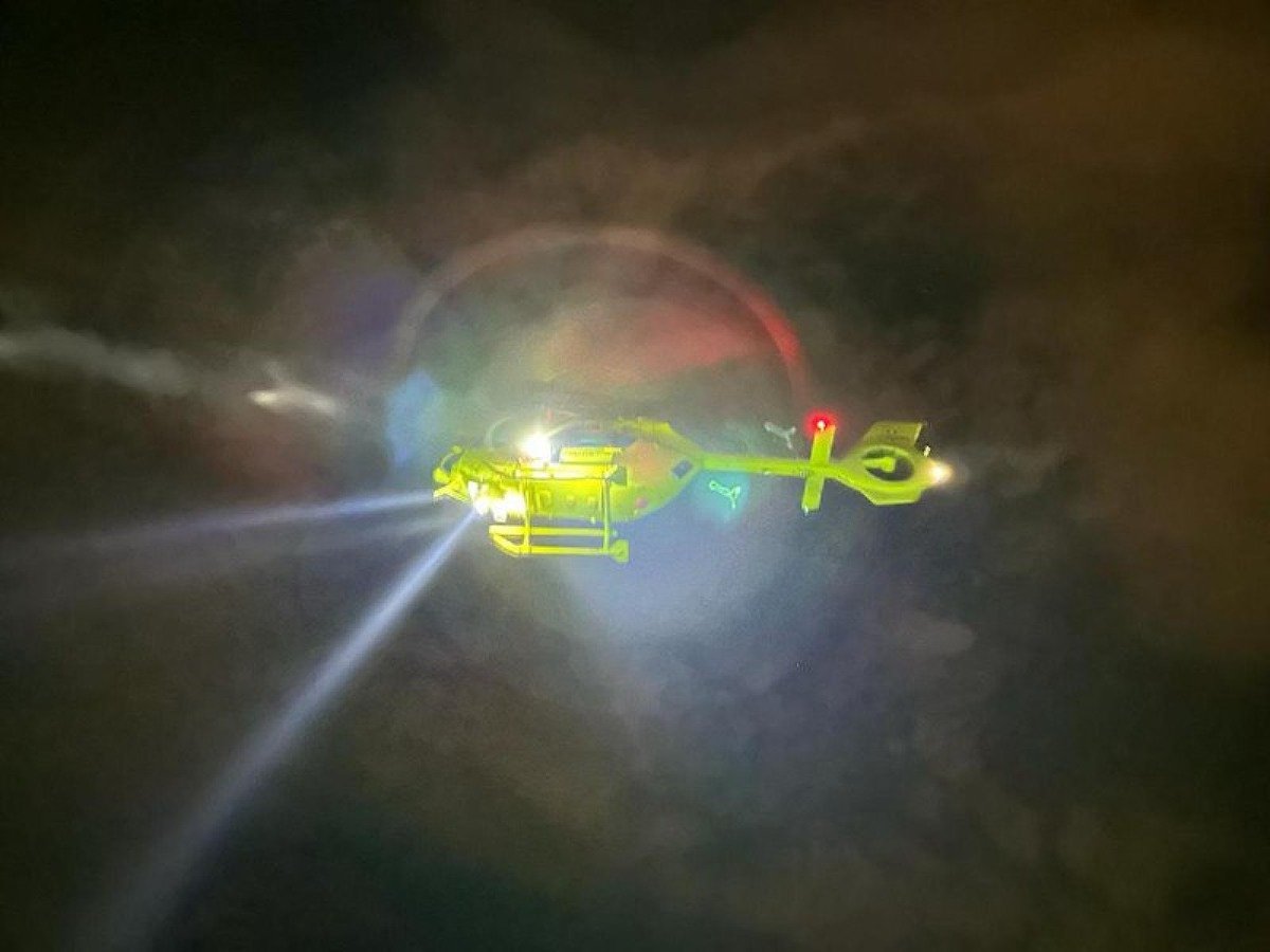 Esce di strada nella notte e finisce con l'auto nel fossato: conducente elitrasportato d'urgenza - 