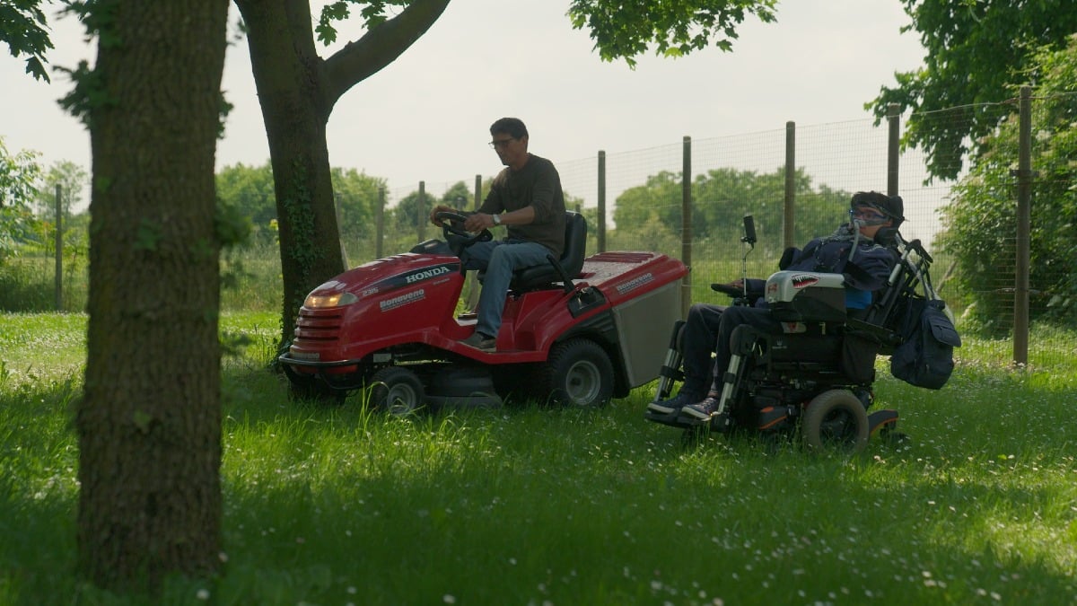 Su Rai 3 bis la storia di Moreno Burelli: l’artista friulano che sfida i cliché sulla disabilità - 