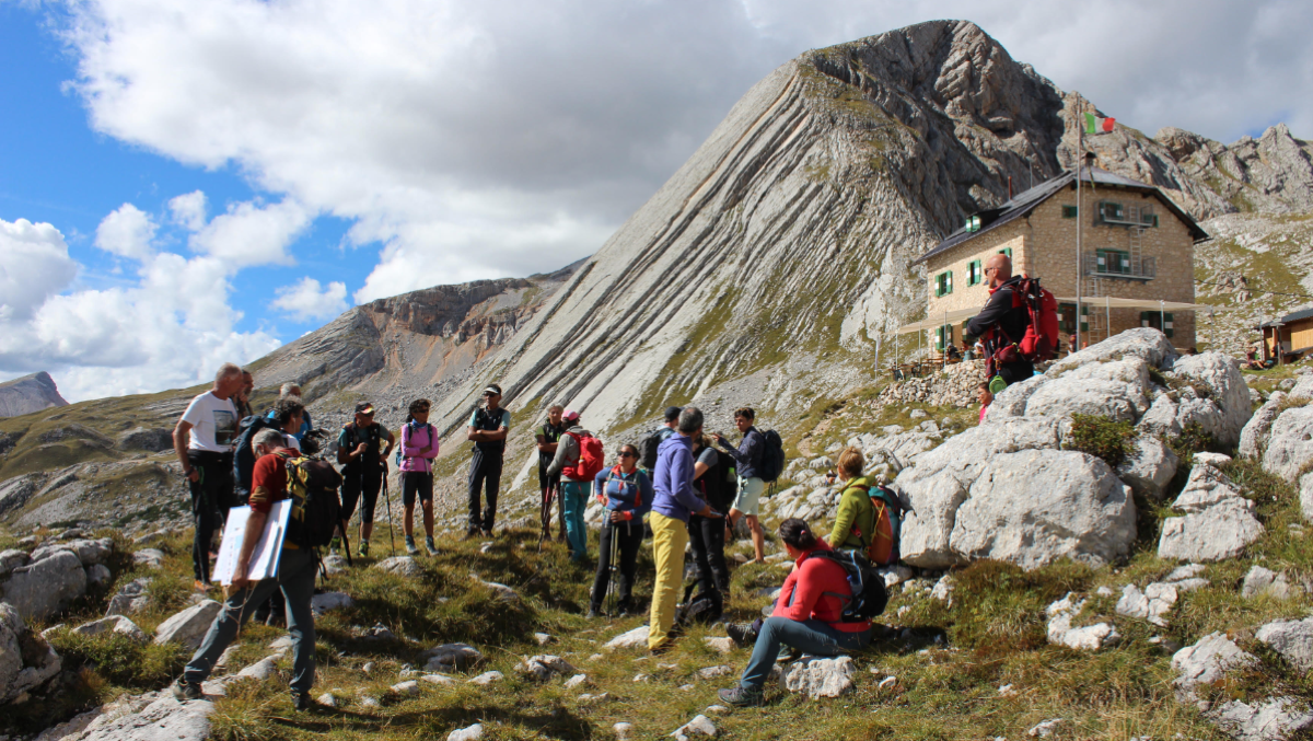 Dolomiti Mountain School, incontro a Socchieve: i rifugi da punti d'appoggio a mete vere e proprie  - 