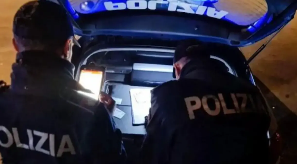 Mamma va a prendere il figlio all'asilo e si schianta in un fosso: era ubriaca sette volte oltre il limite - 