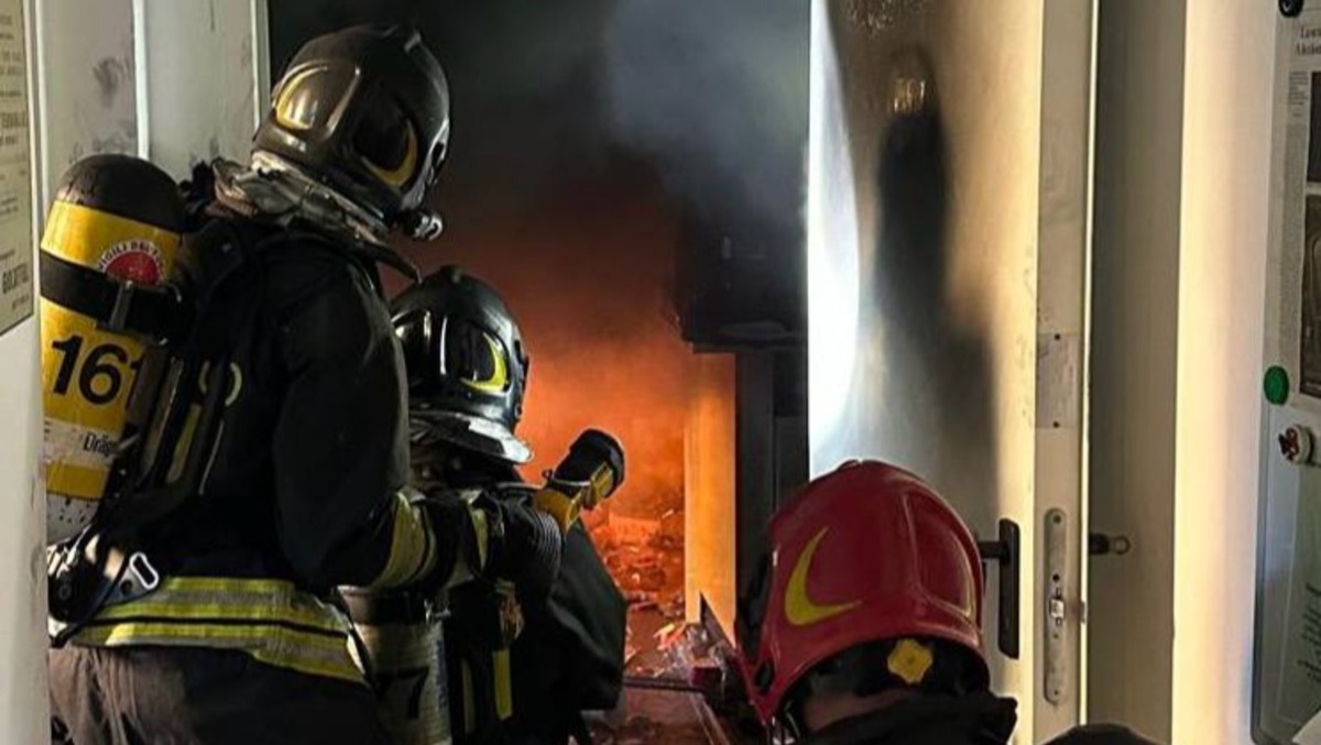 Incendio alla Munari Giocattoli di Thiene, sotto controllo: area posta sotto sequestro - VIDEO - 