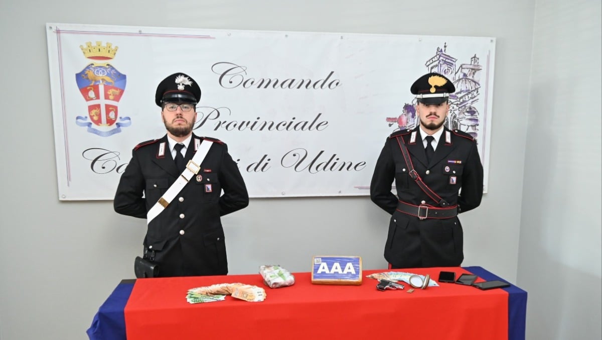 In auto quasi 2kg di coca e una pistola: arrestati due albanesi dopo l'inseguimento - 