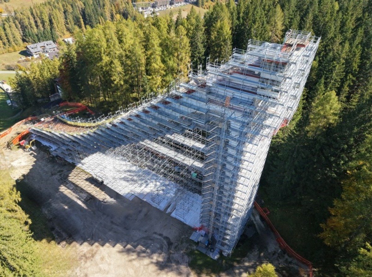 Restauro del trampolino di Zuel: l’impresa trevigiana Euroedile firma l’imponente impalcatura che avvolge l’icona di Cortina - 