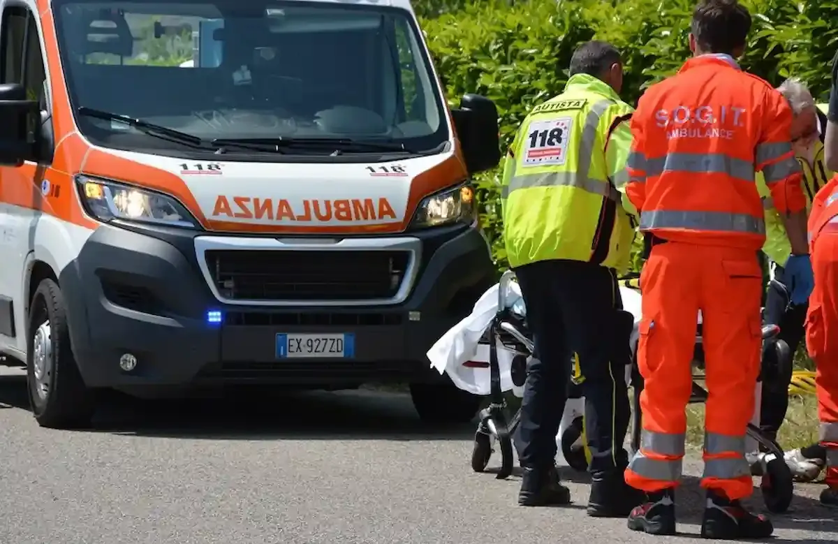 Cervignano, un passante trova un uomo morto nel cortile di una casa - 