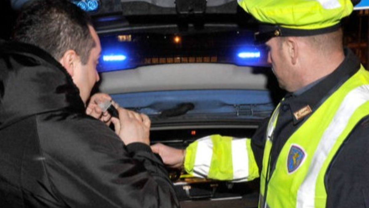 Controlli straordinari, focus sulla movida: nel week-end decurtati 55 punti patente - 