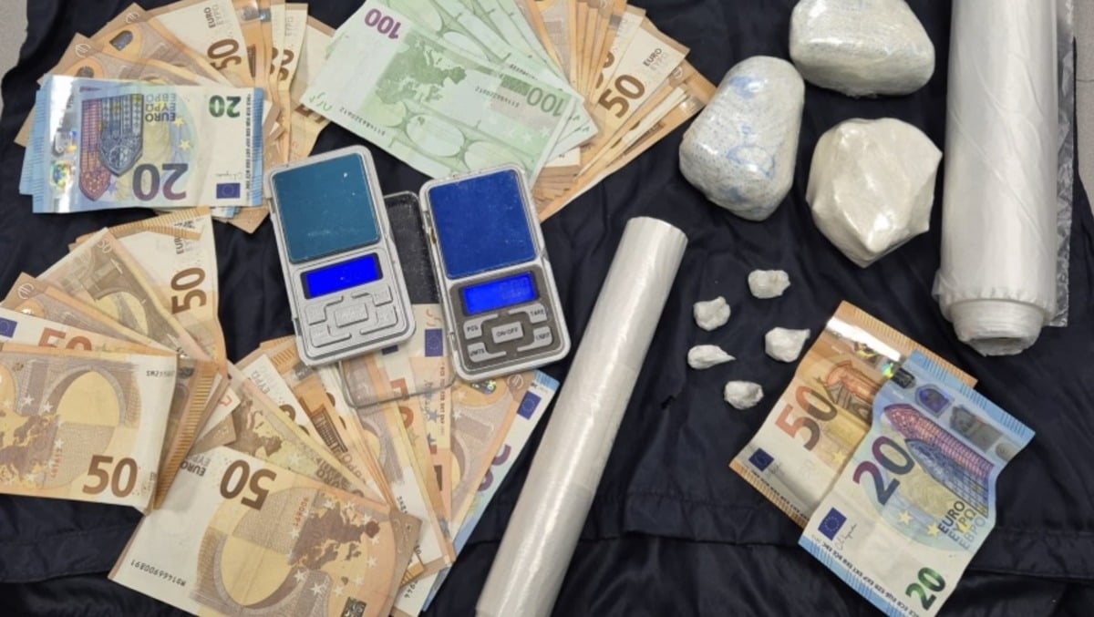 Spaccio di coppia a domicilio: moglie guida e tiene la contabilità, marito consegna la coca, arrestati - 