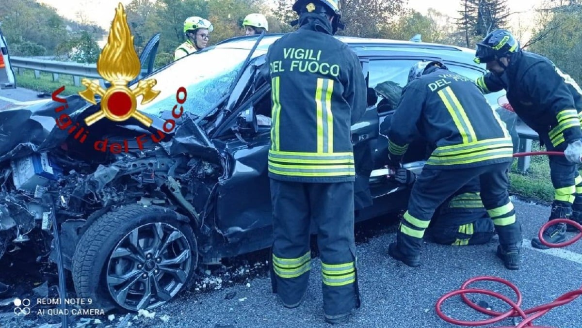 Frontale tra auto a Pederobba: due feriti, uno elitrasportato a Treviso - 