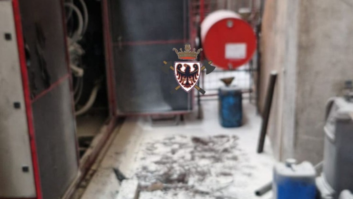 Incendio in un capannone in zona industriale: fiamme divampate da un macchinario  - 