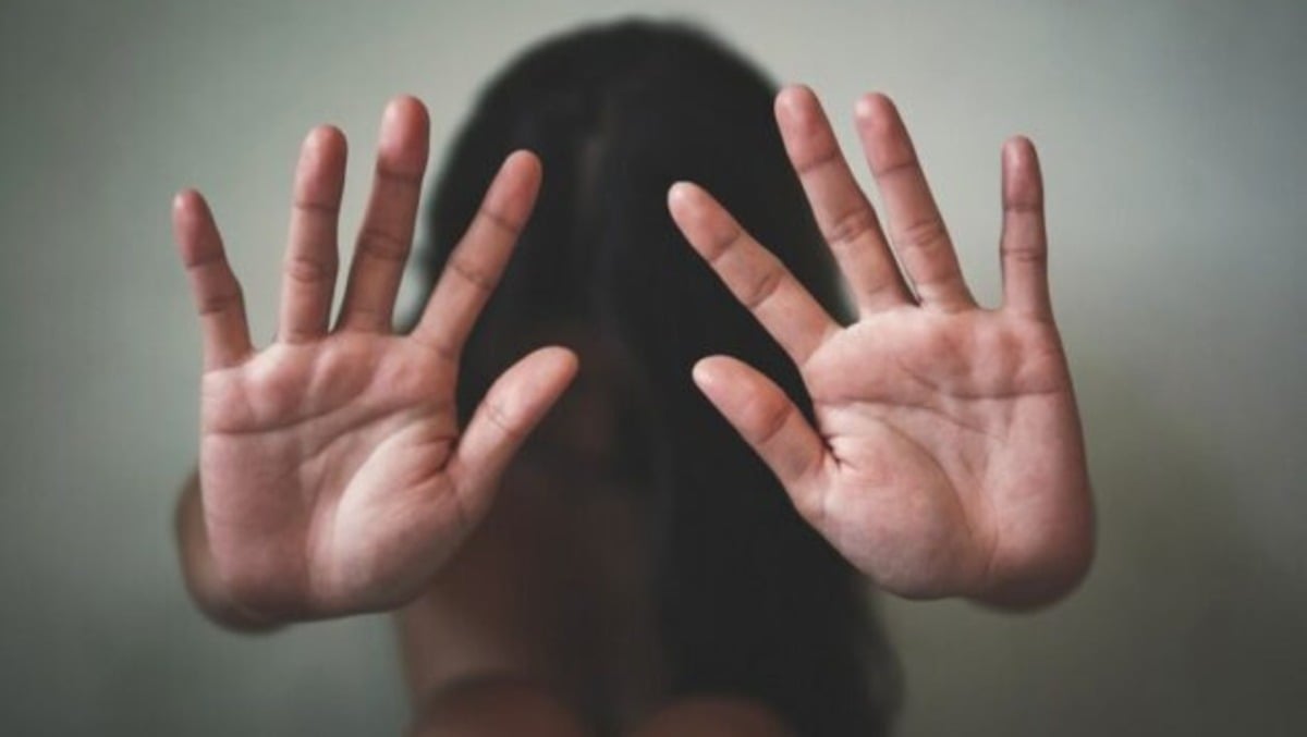 Botte alla moglie davanti ai figli: corre in strada chiedendo aiuto, arrestato il marito - 