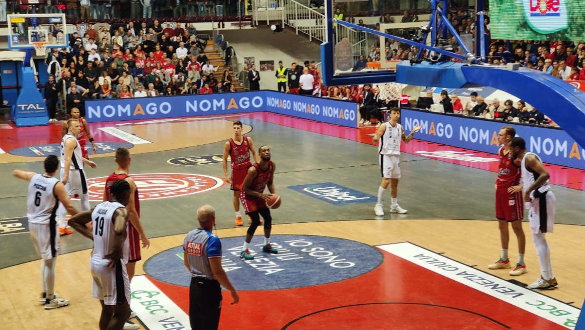 Basket, Trieste rimonta dal -18 e stende Tortona 91-81 - 
