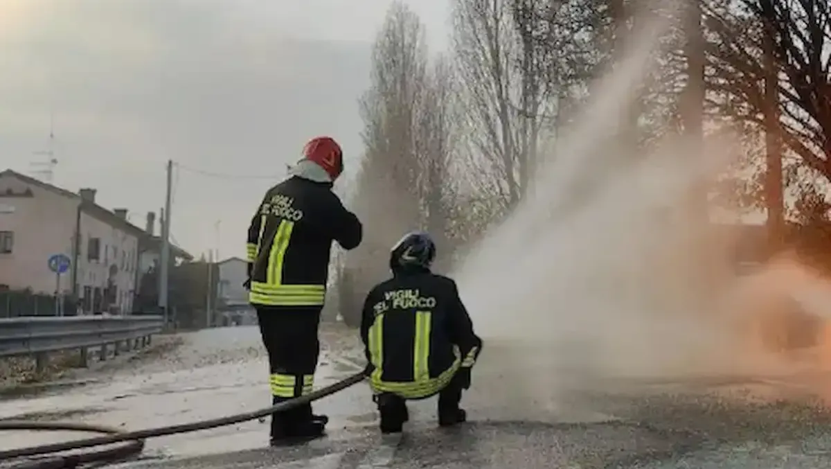 Fumo dall'autobus diretto a Udine: l’autista ferma il mezzo, studenti evacuati - Immagine di repertorio