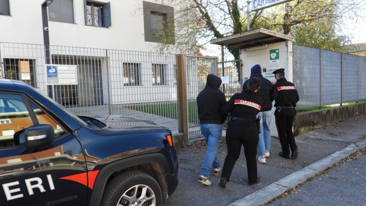 Anziano raggirato da finti militari:  i colpevoli finiscono in trappola - 
