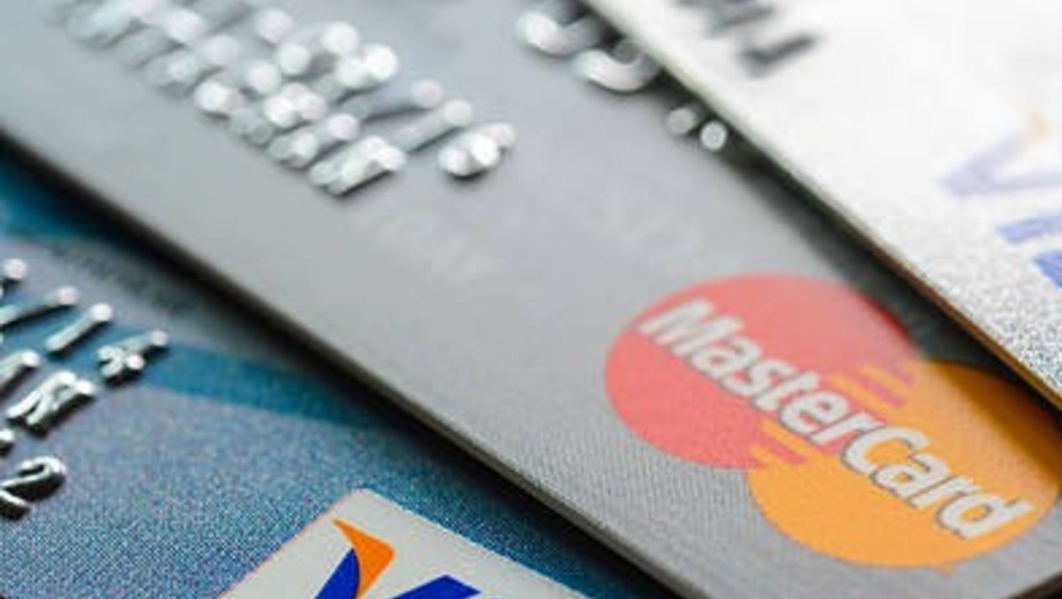 Ruba la carta del suo datore di lavoro, prelievi e acquisti per 10mila euro: 58enne denunciato - 