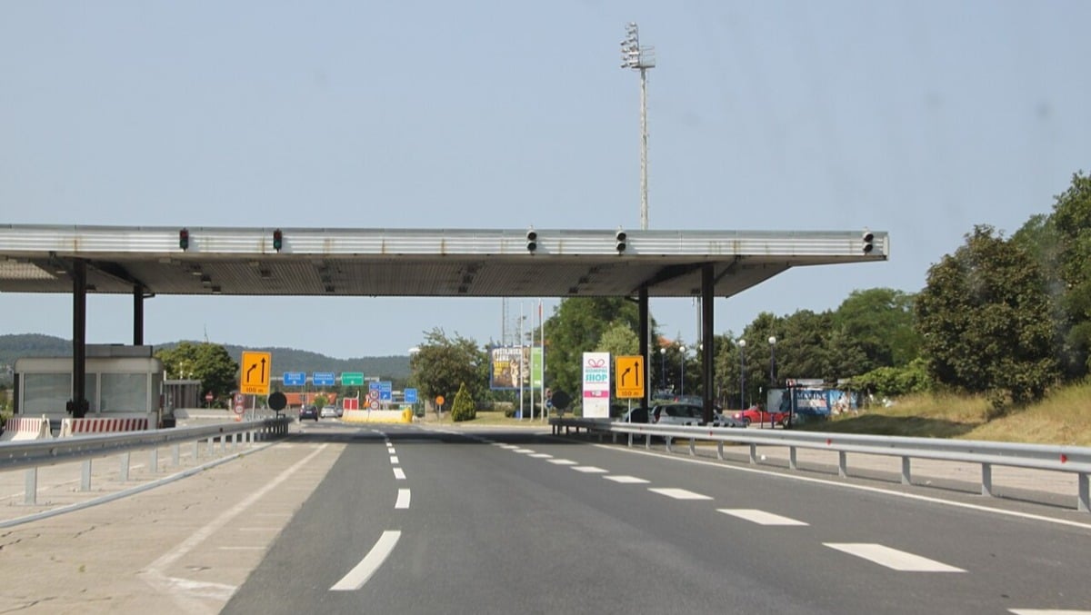 Dalla Slovenia a Trieste, inseguimento ad alta velocità: fermato passeur con 5 stranieri a bordo - 