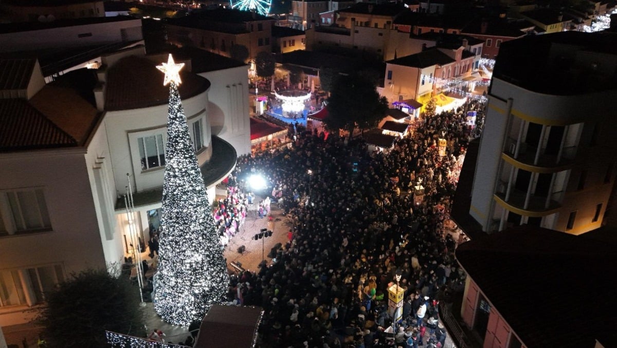 Caorle si illumina, un mese di magia e spettacoli tra mare e fantasia: dal 6 dicembre al 6 gennaio - 