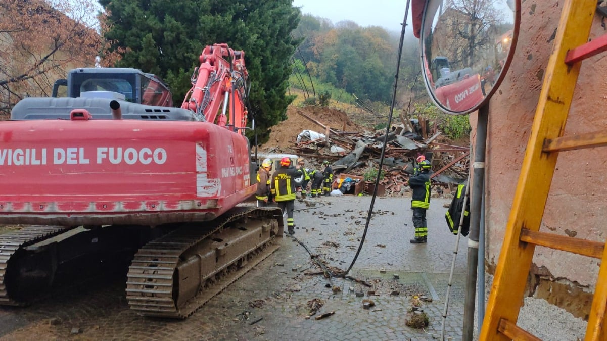 Emergenza maltempo, a Brazzano una frana travolge un'abitazione: due dispersi. Allagamenti e danni - 