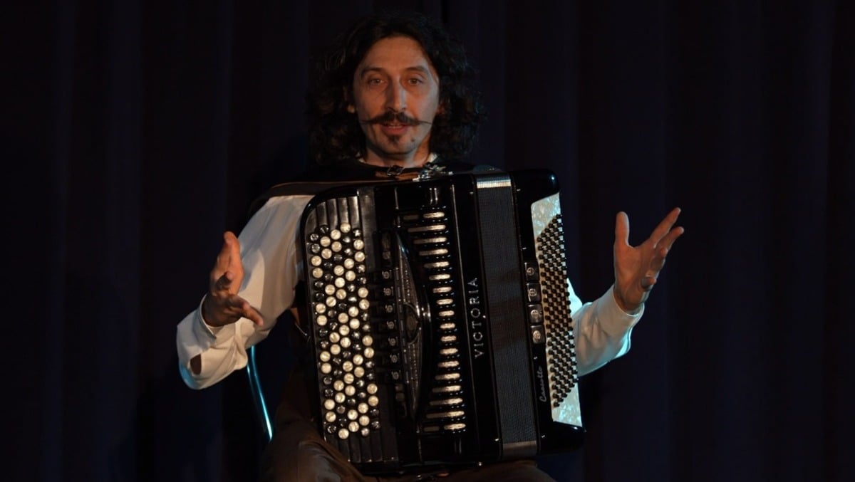 Venezia, Franco di Berardino in scena con “Poco” tra comicità, musica e poesia - 