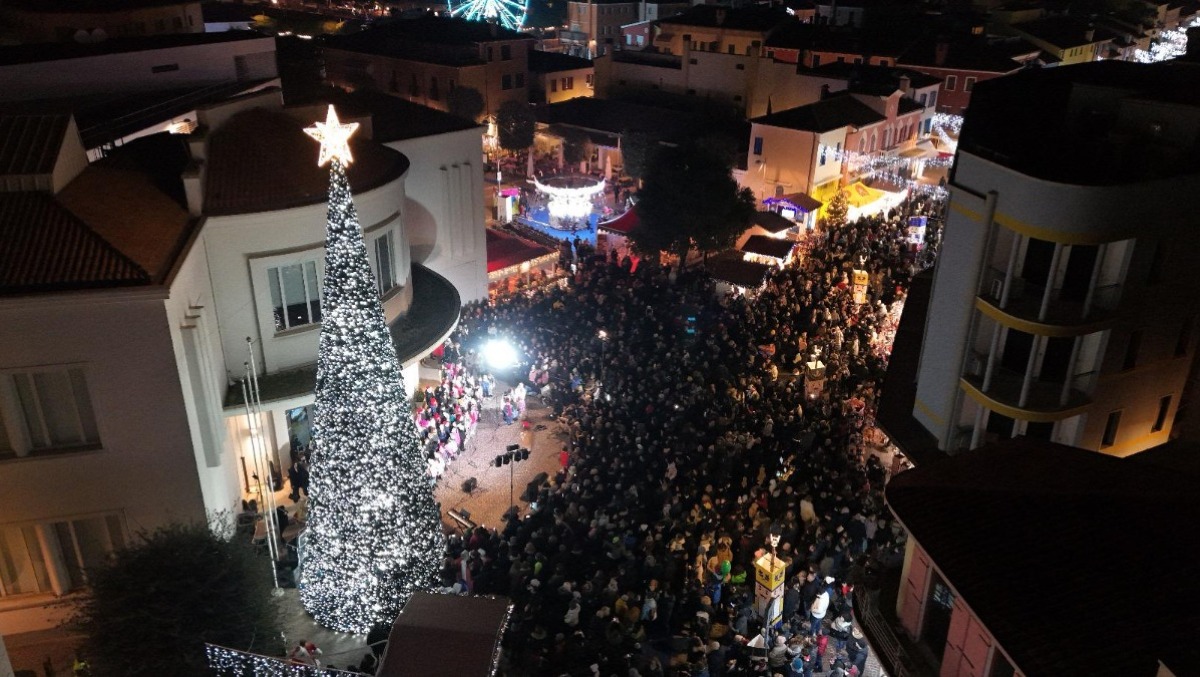 Caorle Christmas Time: dal 6 dicembre la magia delle feste tra mare, luci e il villaggio di “Chinonsò” - 