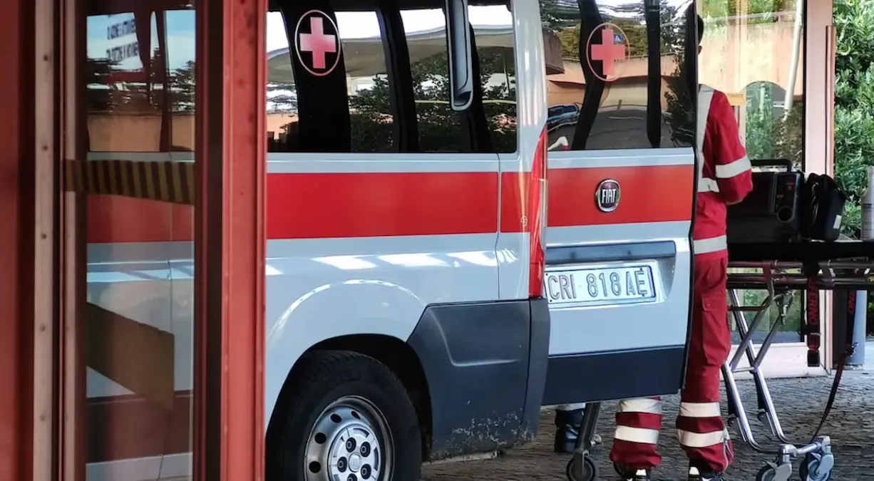 Incidente a Udine in un’officina: investe i colleghi mentre sposta il veicolo - 