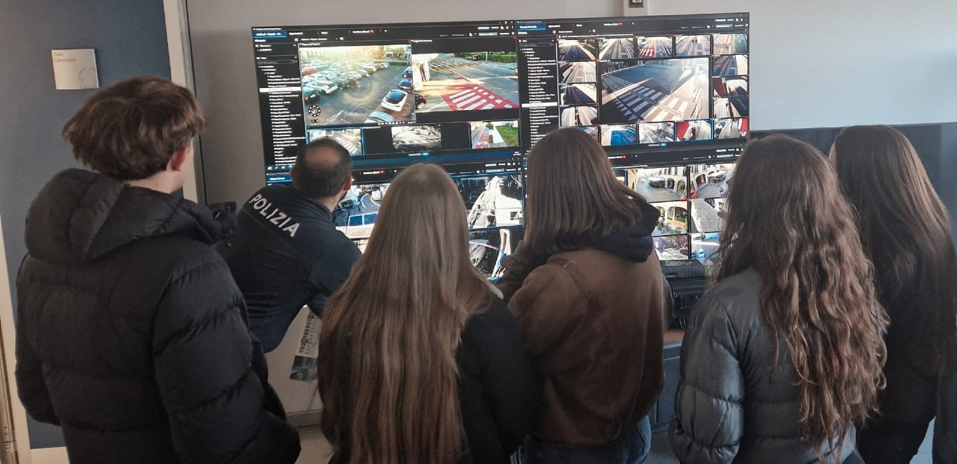 Giovani alla scoperta del lavoro della Polizia di Stato - 