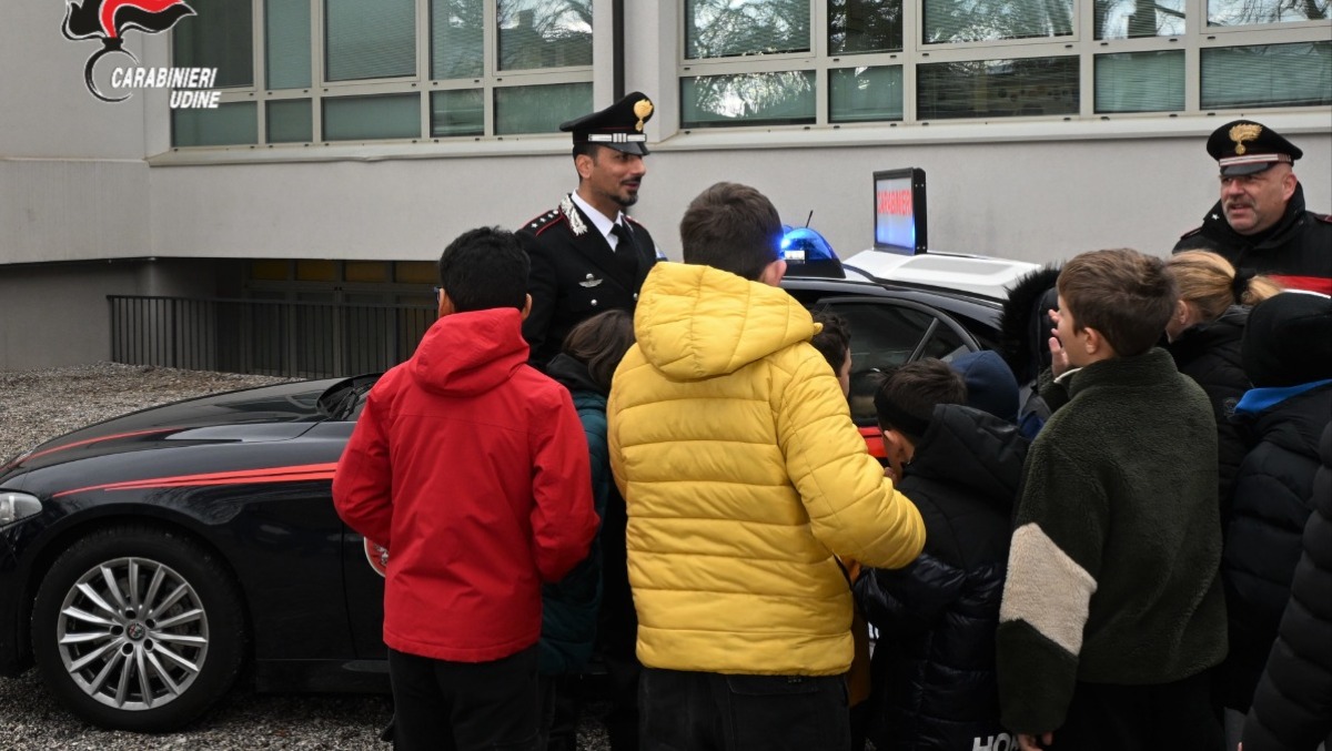 Educazione alla legalità: i Carabinieri incontrano gli alunni della Manzoni di Cividale - 