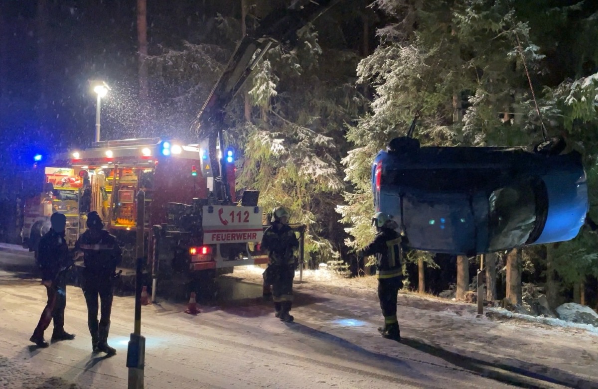 Strade rese scivolose dalle nevicate abbondanti, notte di incidenti: pompieri al lavoro senza sosta - 