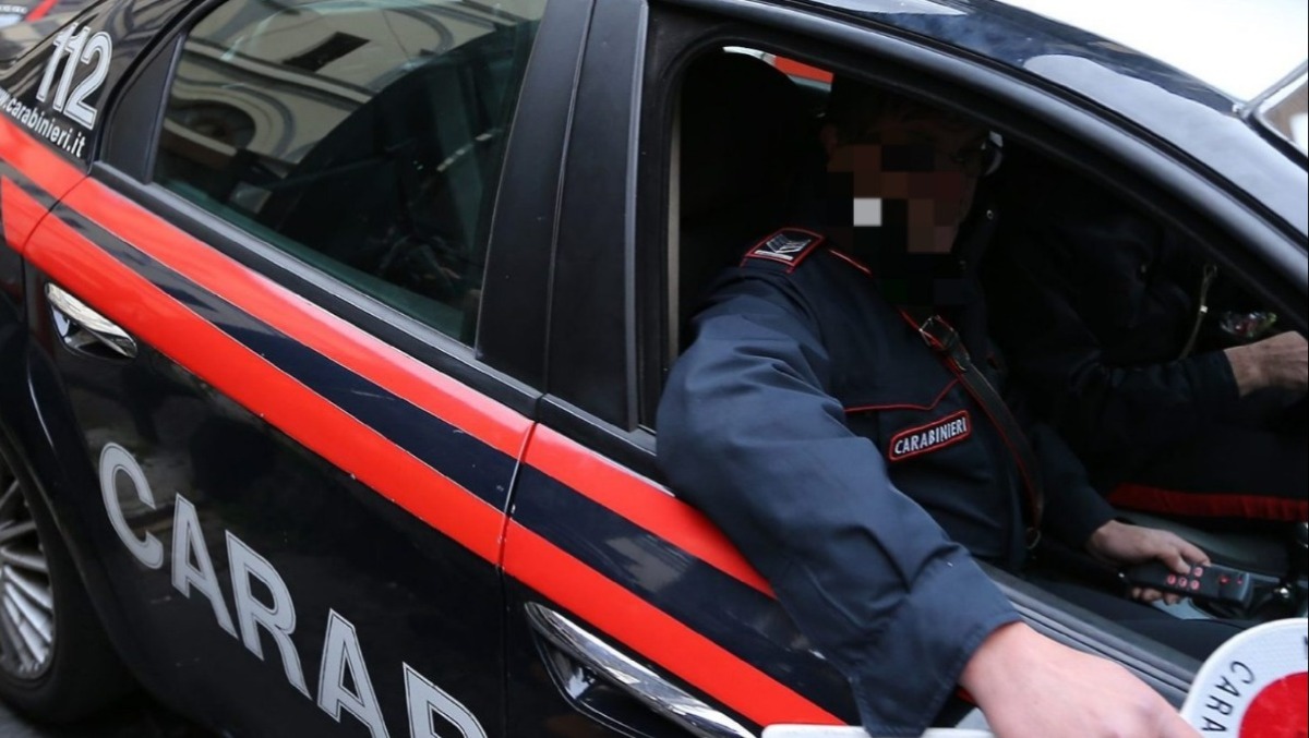 Viola il divieto di avvicinamento, sorpreso presso l'abitazione della sua ex: arrestato 24enne - 