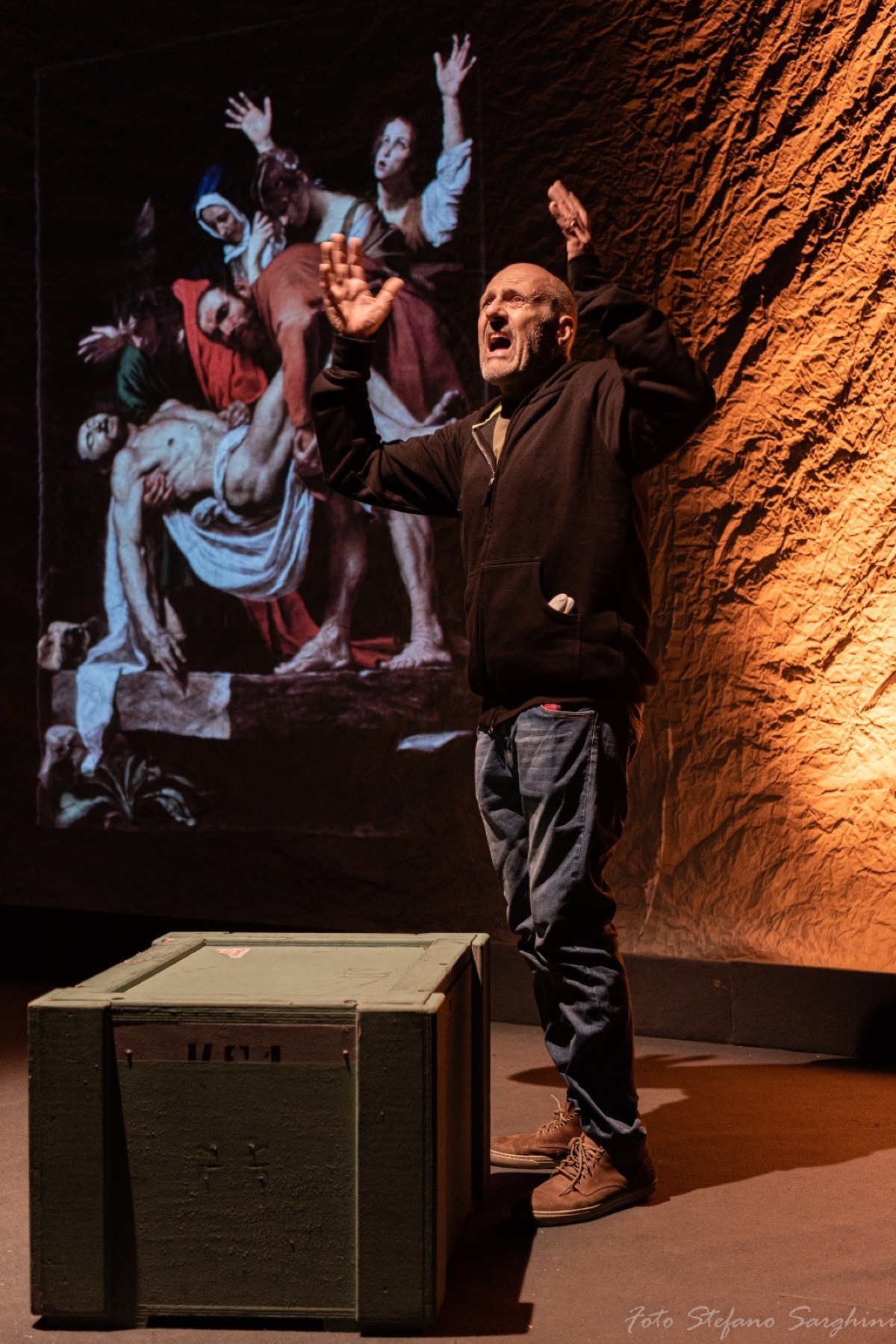Guanti bianchi porta a Gradisca d’Isonzo un viaggio teatrale nell’arte - 