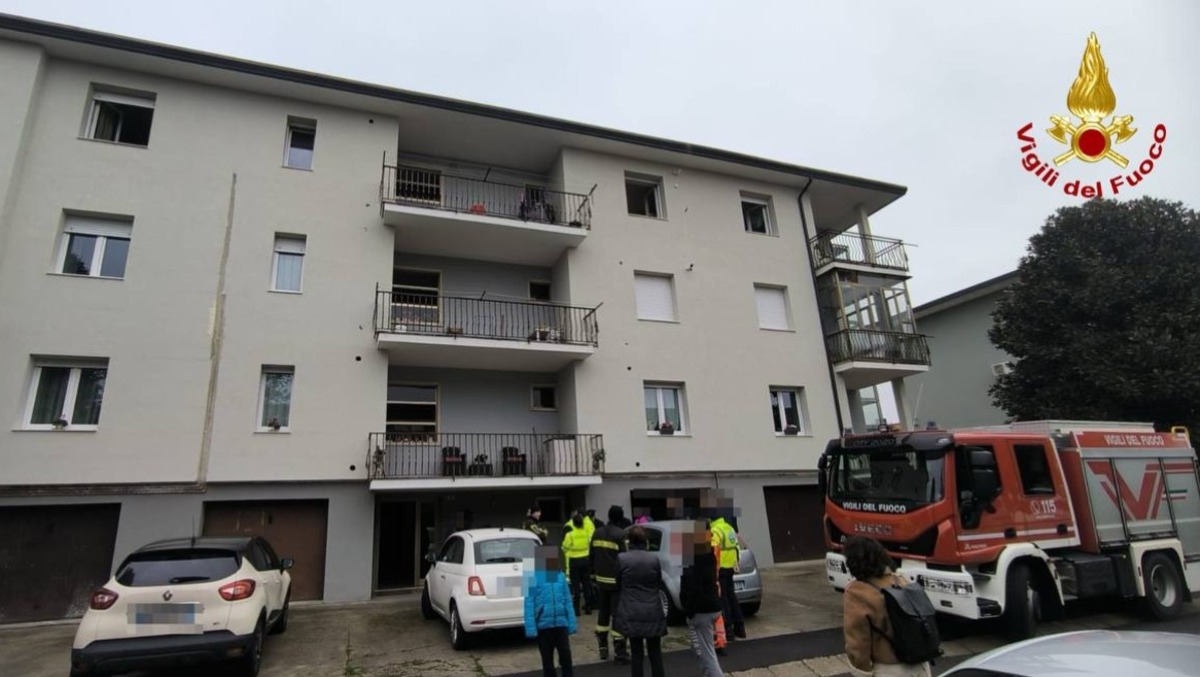 Fuga di monossido in una palazzina: 13 persone soccorse - 