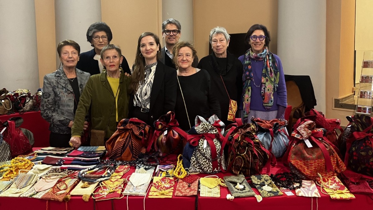 Trieste, aperto il Mercatino solidale della de Banfield: artigianato unico per sostenere gli anziani fragili - 