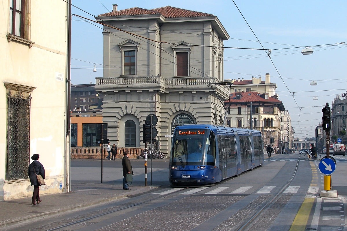 Tram guasto alla Stazione di Padova: convoglio bloccato dall'alba, disagi per i passeggeri - 