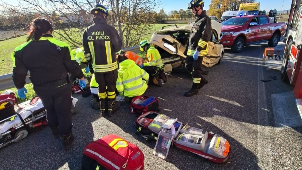 Scontro fatale auto-furgone sulla Monselice Mare: un morto e un ferito grave - 