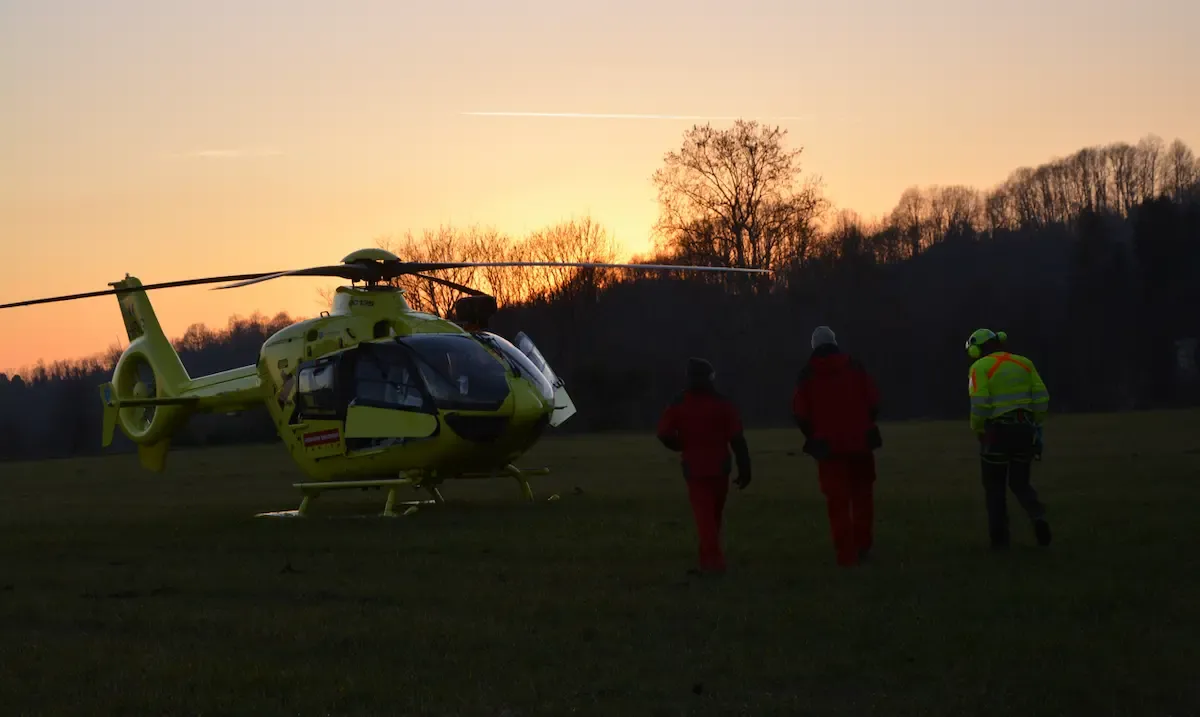 Esplode una batteria e l’acido lo investe: 56enne ustionato, elitrasportato a Udine - Immagine di repertorio