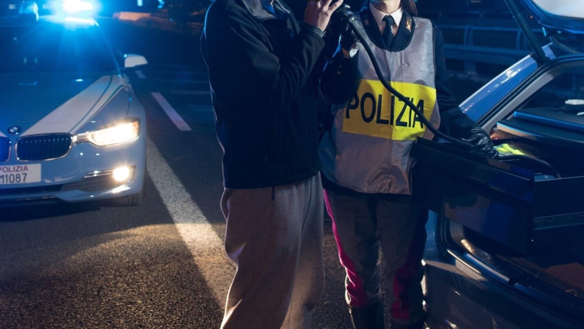 Controlli della Polizia, infrazioni per assunzione di alcol e droga: 7 patenti ritirate - 
